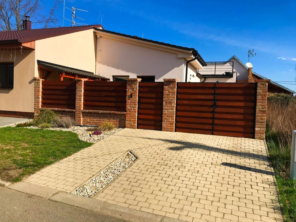 Penzion Mikulecký Kutloch Mikulčice Exterior foto