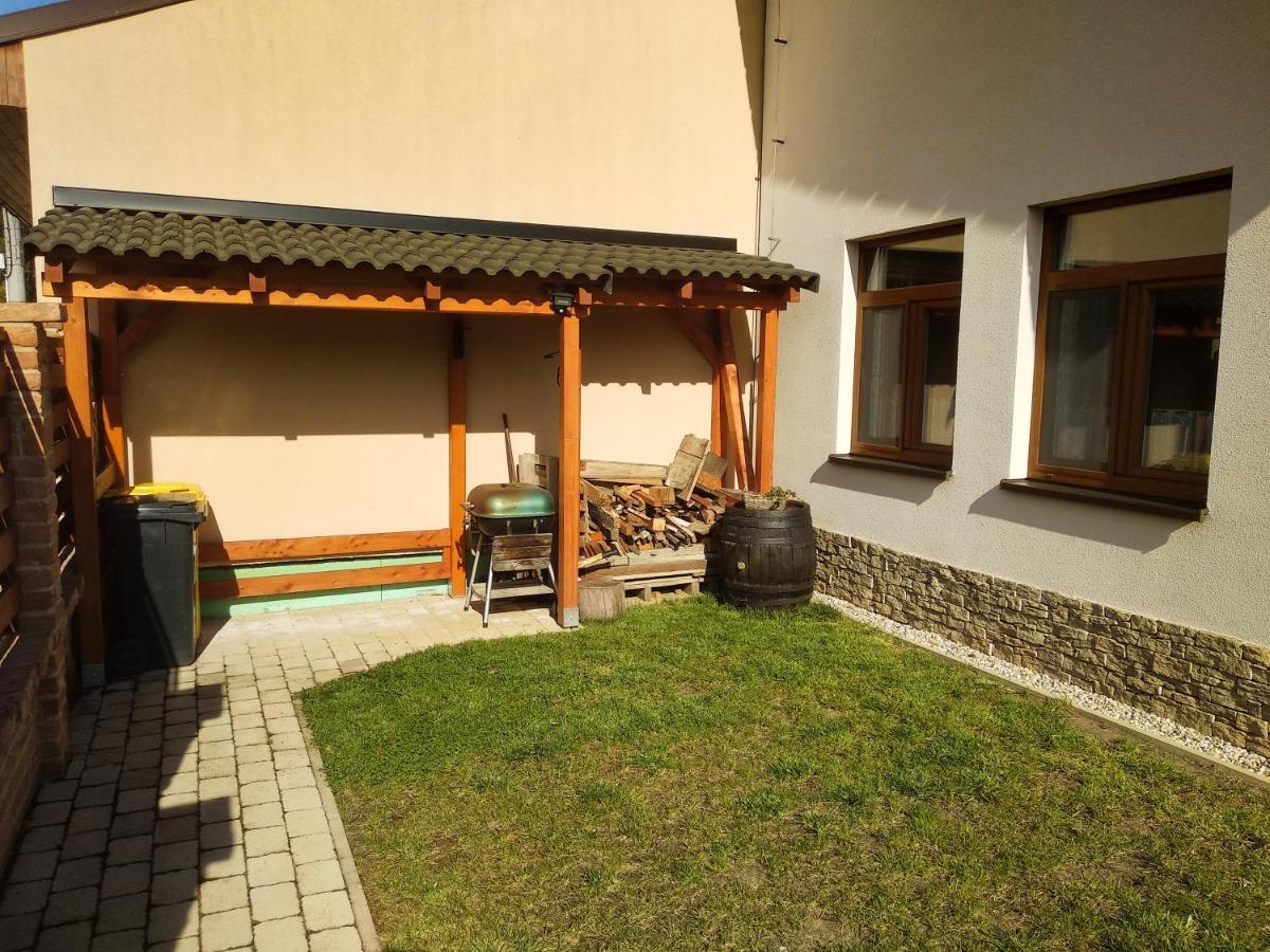 Penzion Mikulecký Kutloch Mikulčice Exterior foto