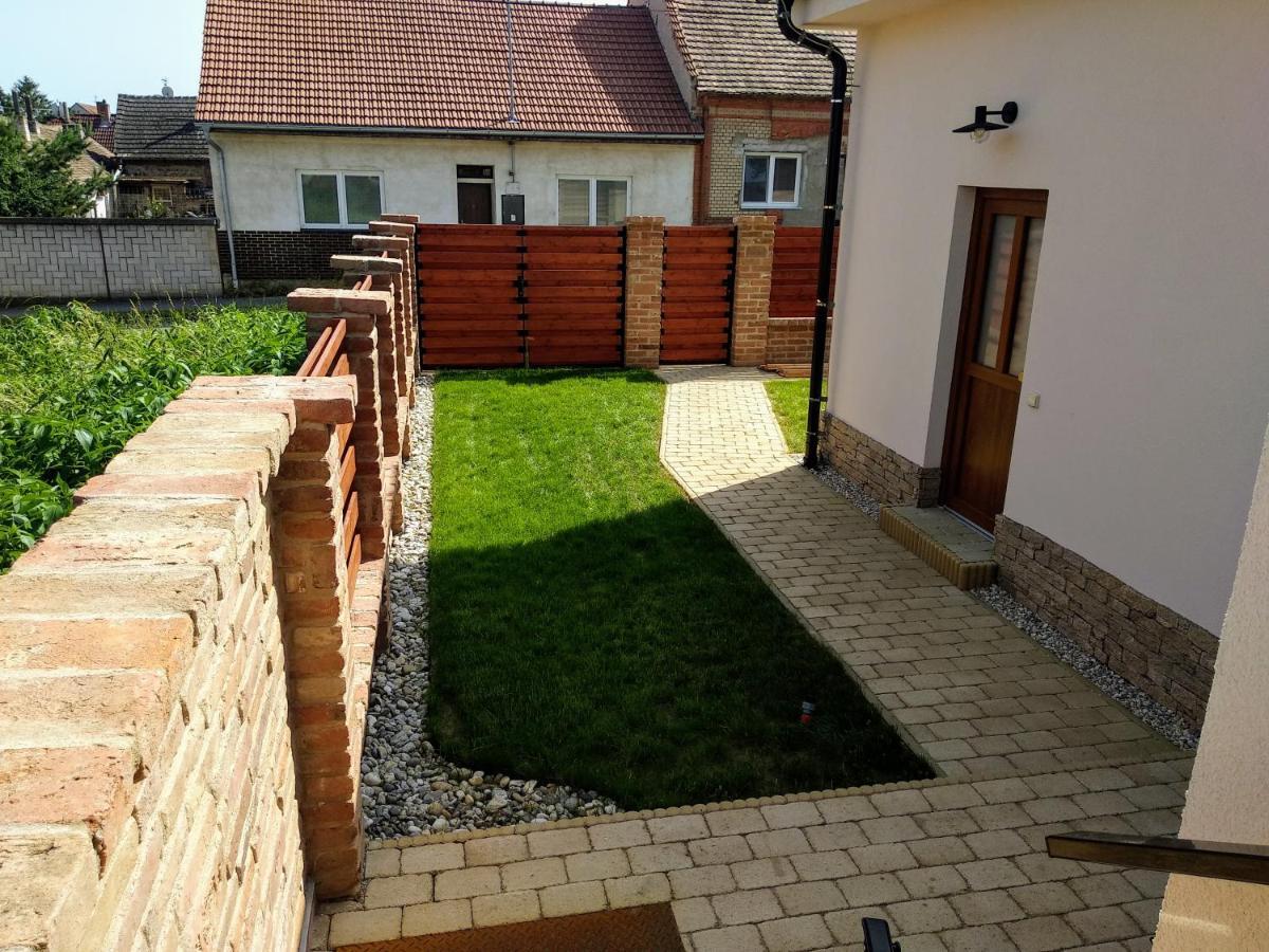 Penzion Mikulecký Kutloch Mikulčice Exterior foto